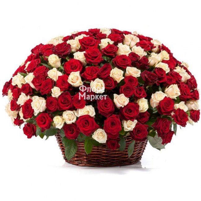Шикарная корзина роз в Петрозаводске от магазина цветов «Флора Маркет»