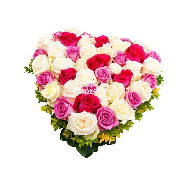 Композиция в форме сердца с розами в Петрозаводске от магазина цветов «Флора Маркет»
