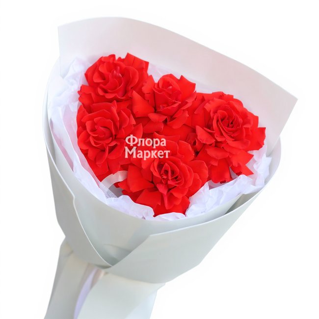 Букет с красными французскими розами в Петрозаводске от магазина цветов «Флора Маркет»