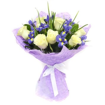 Букет с розами и ирисами «Белоснежка»