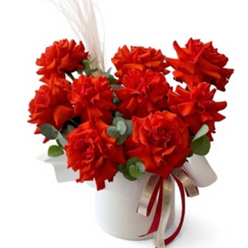 Коробочка из французских  роз «Мила»