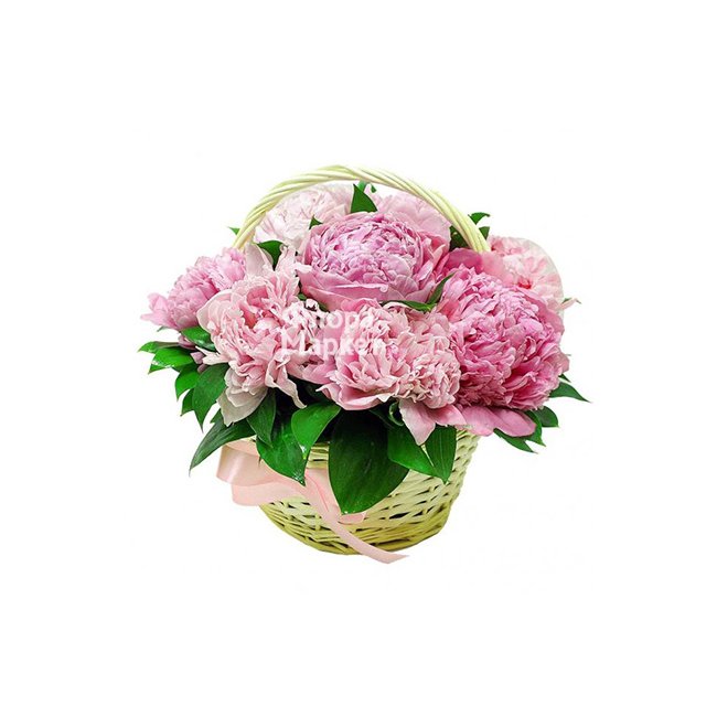 Пионы в корзине в Петрозаводске от магазина цветов «Флора Маркет»