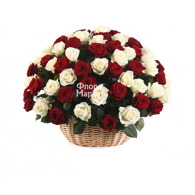 51 роза в корзине в Петрозаводске от магазина цветов «Флора Маркет»
