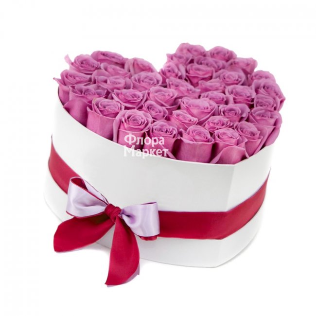 Коробка в форме сердца и 35 розовых роз в Петрозаводске от магазина цветов «Флора Маркет»