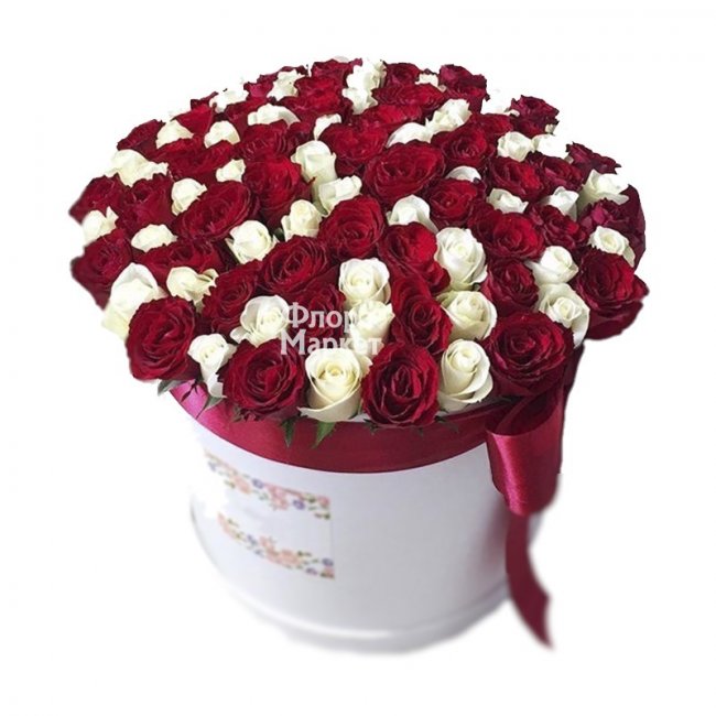 Румяна - 101 роза в коробке микс в Петрозаводске от магазина цветов «Флора Маркет»